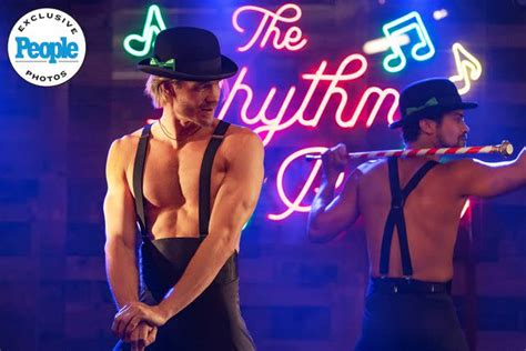 Chad Michael Murray Strips Down in The Merry Gentlemen。